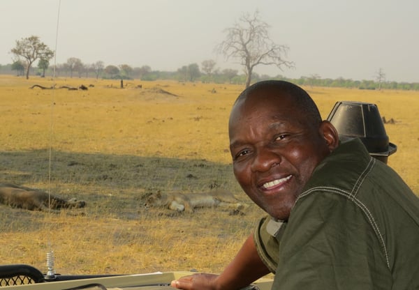 Calvet - Somalisa Hwange National Park Game drive lion Professional Guide When is the best time to go on safari to Zimbabwe